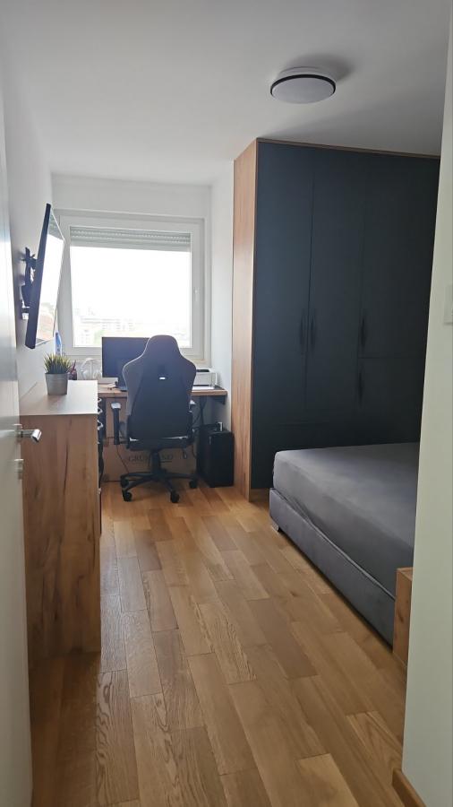 Slika 5 - Troiposoban, 80m2, Nova Detelinara Novi Sad, sa terasom, ima lift