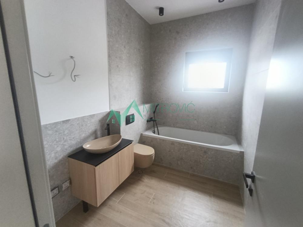 Slika 5 - Telep 185 m2 nov petosoban penthouse sa duplom garažom i krovnom terasom 