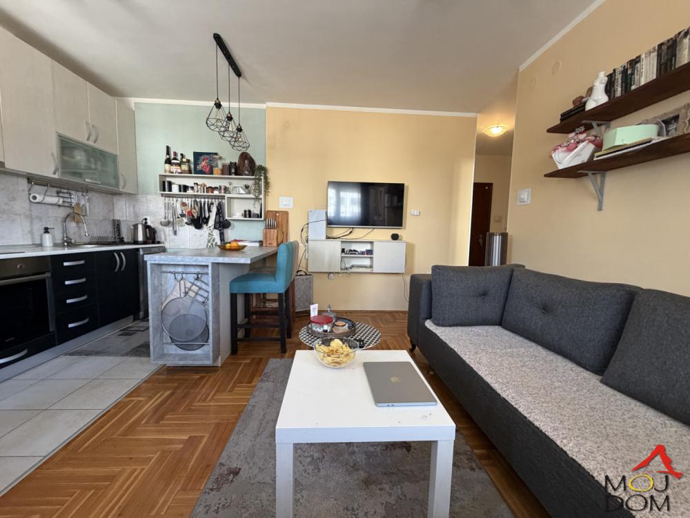 Slika 6 - Stan,NOVI SAD,SOMBORSKI BULEVAR,kv: 41, € 123600, ID: 1032391