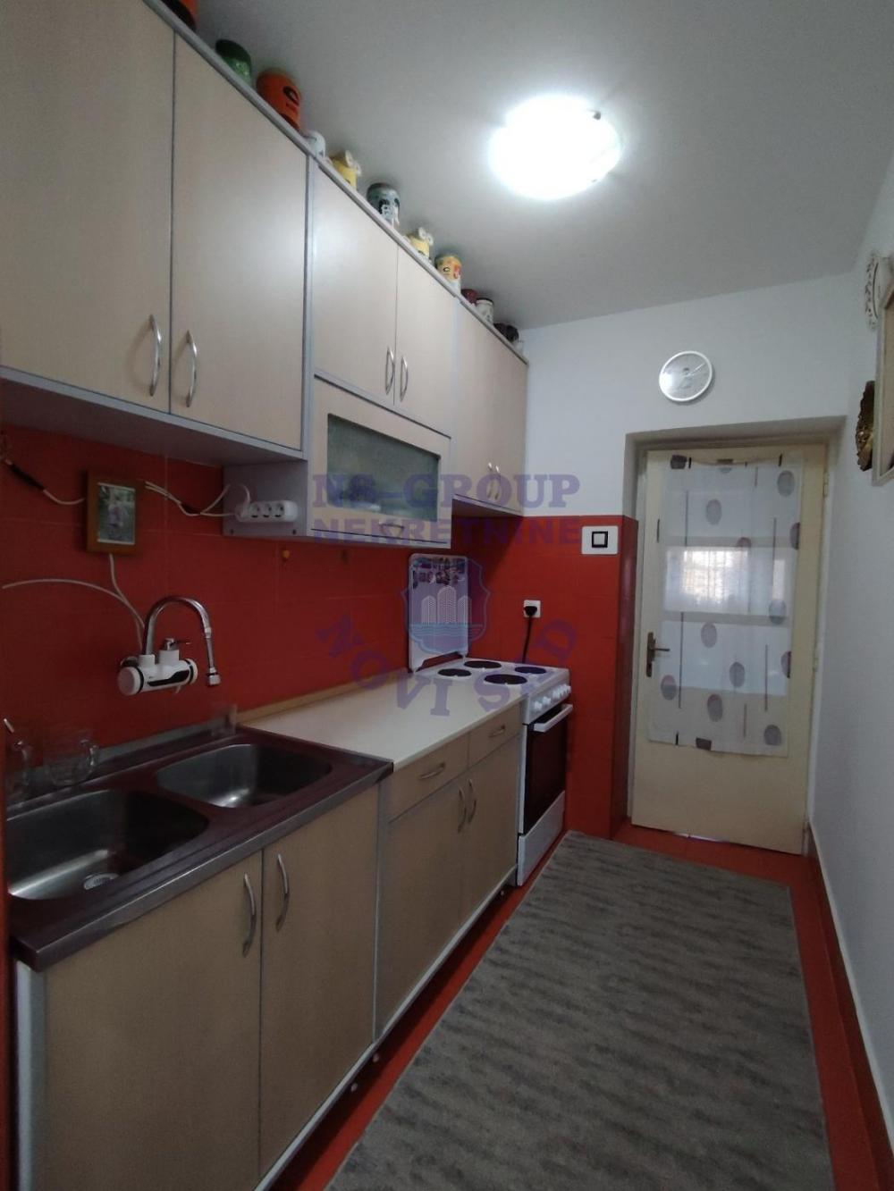 Slika 4 - Dvosoban, 48m2, Podbara Novi Sad, sa terasom