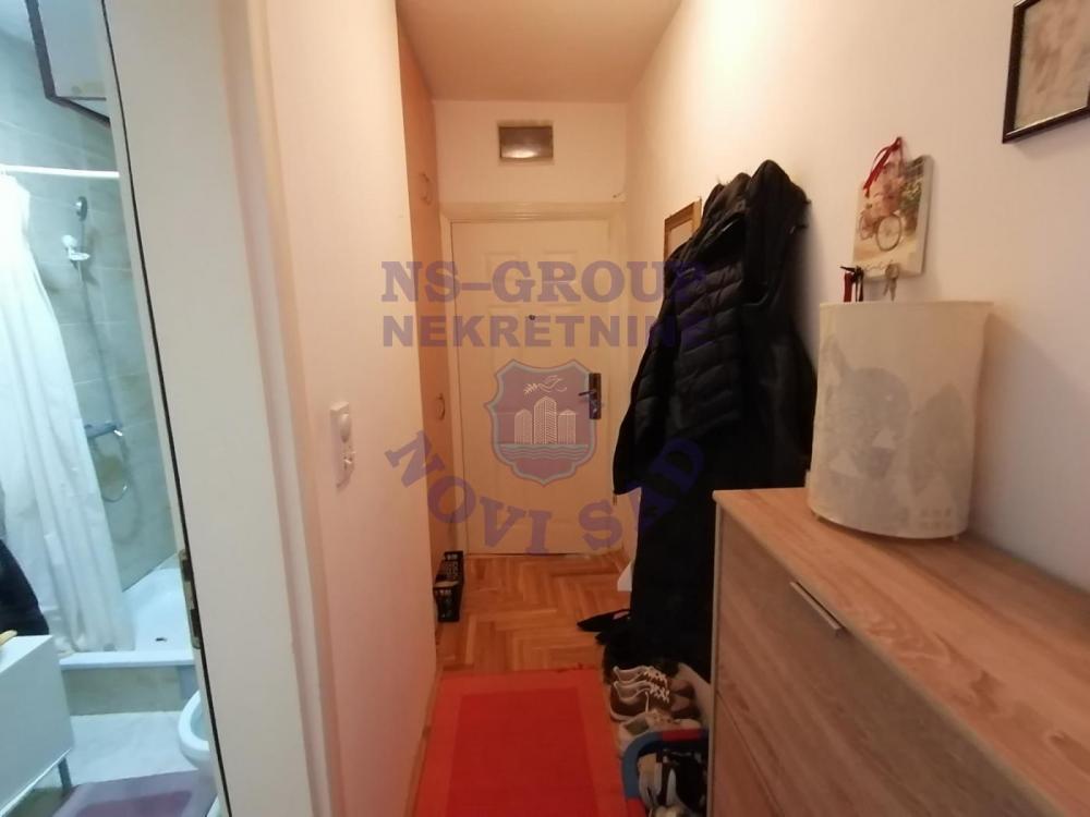 Slika 3 - Jednosoban, 25m2, Podbara Novi Sad, sa terasom