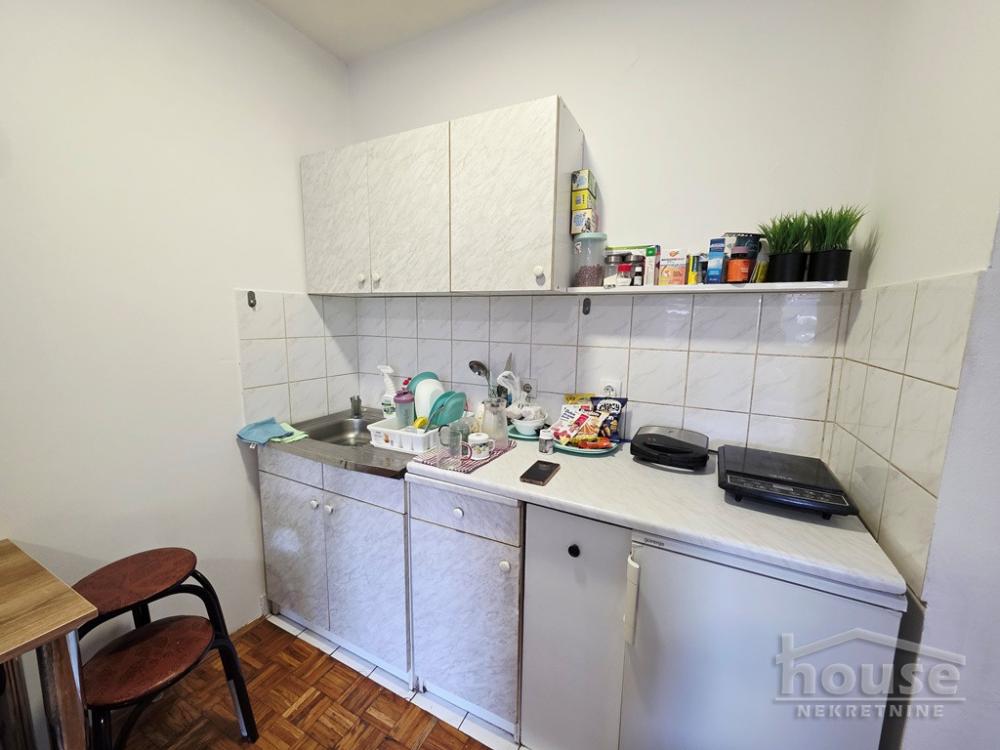 Slika 4 - Stan,NOVI SAD,BULEVAR,kv: 22.00, € 80000, ID: 1065952