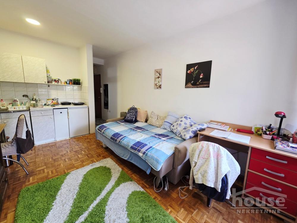 Slika 3 - Stan,NOVI SAD,BULEVAR,kv: 22.00, € 80000, ID: 1065952