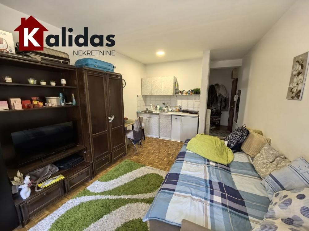 Glavna slika -Stan,NOVI SAD,BULEVAR,kv: 22, € 82400, ID: 1008849