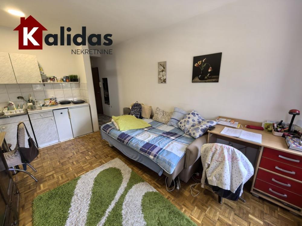 Slika 1 - Stan,NOVI SAD,BULEVAR,kv: 22, € 82400, ID: 1008849