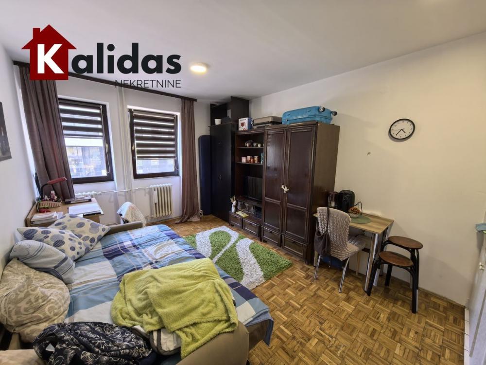 Slika 3 - Stan,NOVI SAD,BULEVAR,kv: 22, € 82400, ID: 1008849