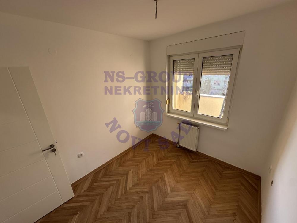 Slika 2 - Dvosoban, 40m2, Sajmište Novi Sad, sa terasom, ima lift