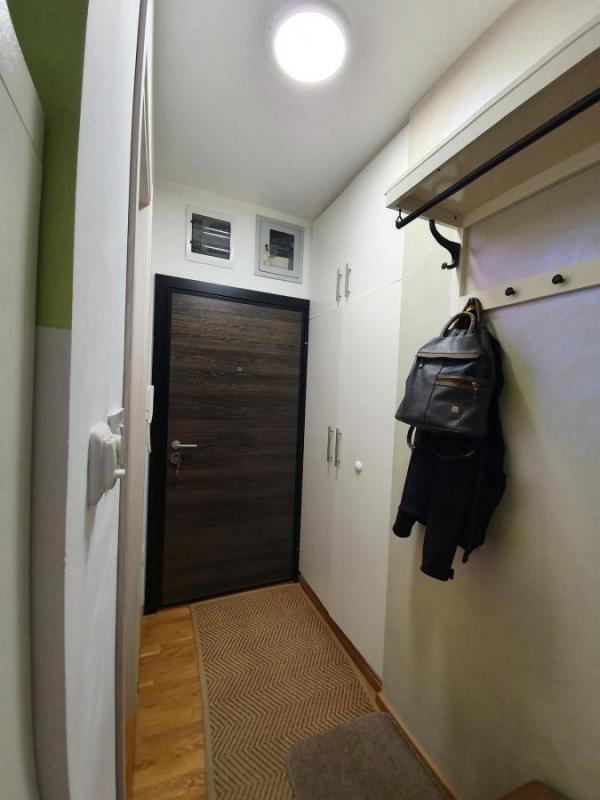 Slika 10 - Jednosoban, 31m2, Adamovićevo naselje Novi Sad, sa terasom, ima lift