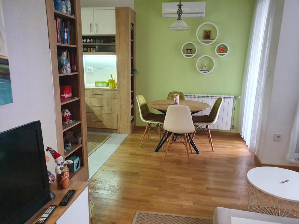 Slika 6 - Jednosoban, 31m2, Adamovićevo naselje Novi Sad, sa terasom, ima lift