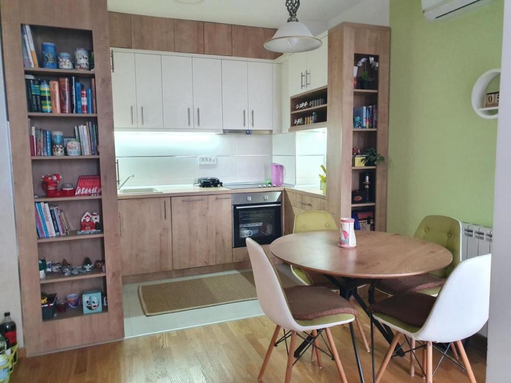 Slika 5 - Jednosoban, 31m2, Adamovićevo naselje Novi Sad, sa terasom, ima lift