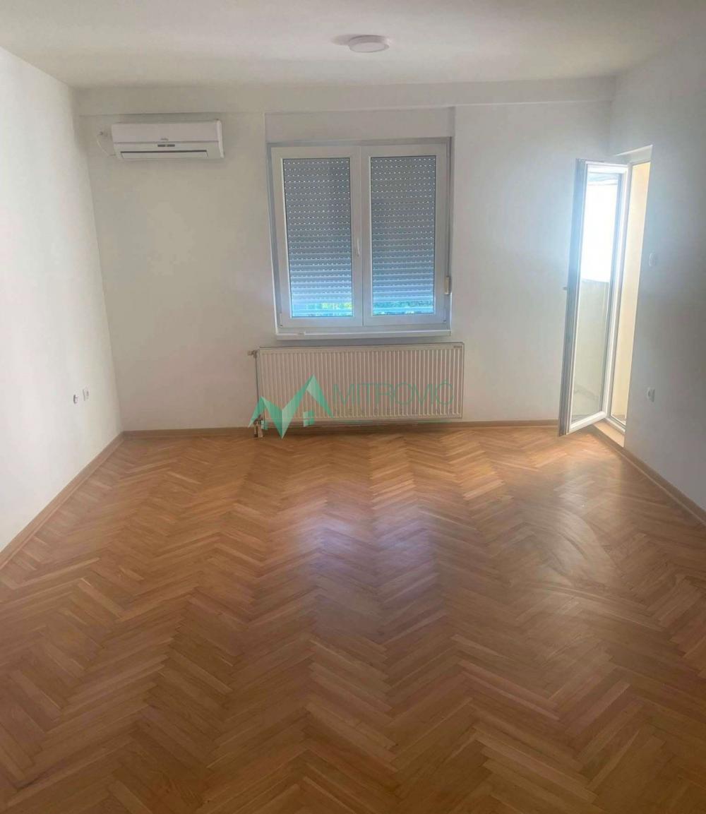 Glavna slika -ODLIČNA PRILIKA – DVOSOBAN STAN 40m² – BULEVAR KRALJA 