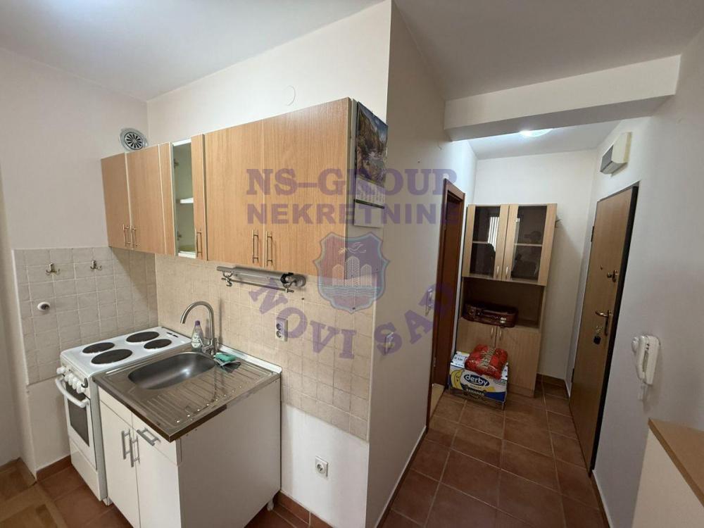 Slika 1 - Jednosoban, 25m2, Grbavica Novi Sad, sa terasom, ima lift
