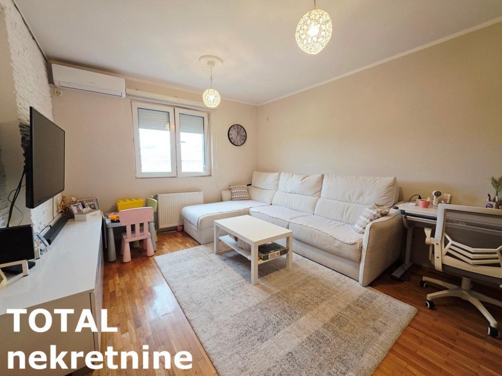 Glavna slika -Stan,NOVI SAD,BULEVAR,kv: 38.00, € 130000, ID: 1102802