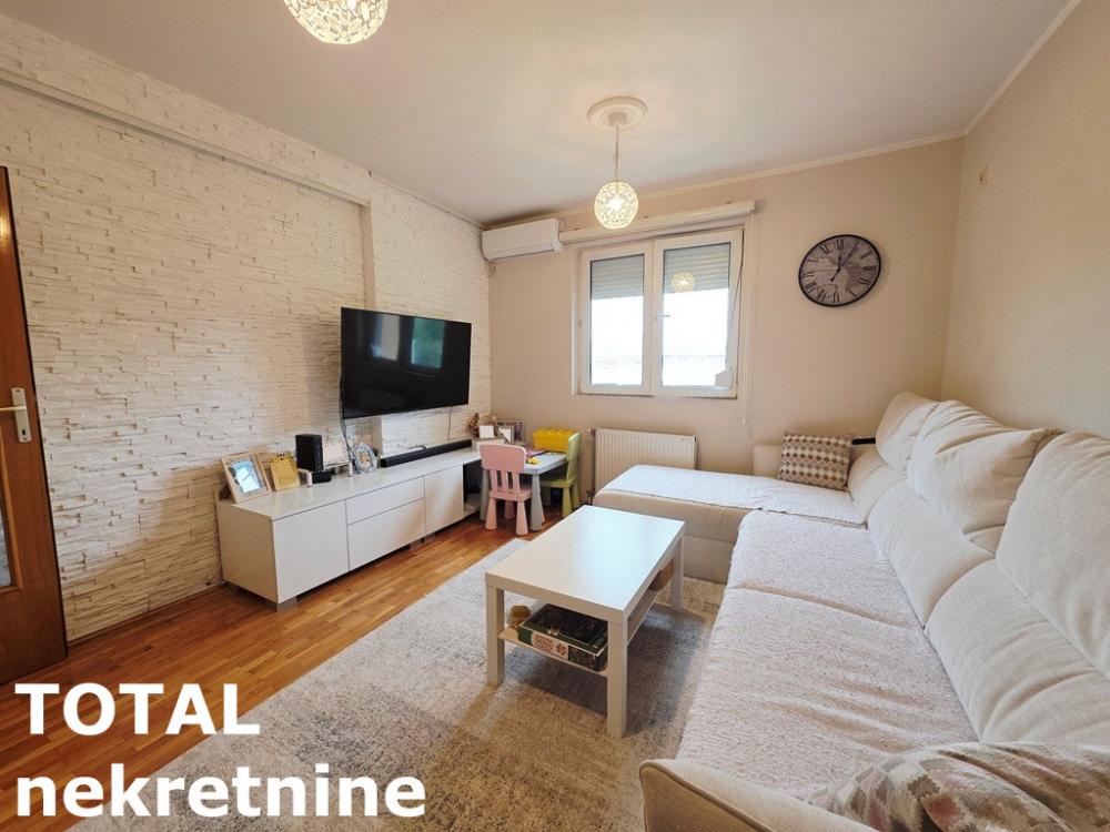 Slika 2 - Stan,NOVI SAD,BULEVAR,kv: 38.00, € 130000, ID: 1102802