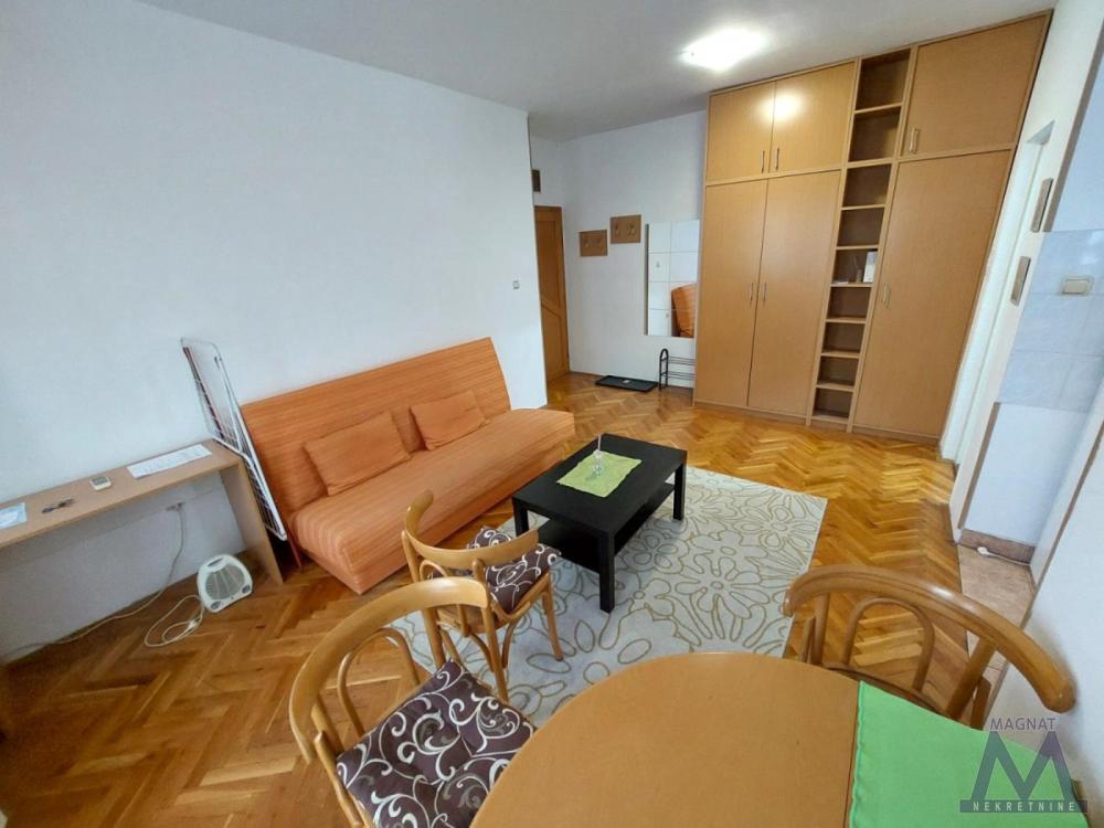 Slika 2 - Stan,NOVI SAD,BULEVAR,kv: 36, € 105000, ID: 1019392