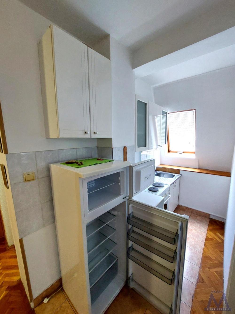 Slika 3 - Stan,NOVI SAD,BULEVAR,kv: 36, € 105000, ID: 1019392