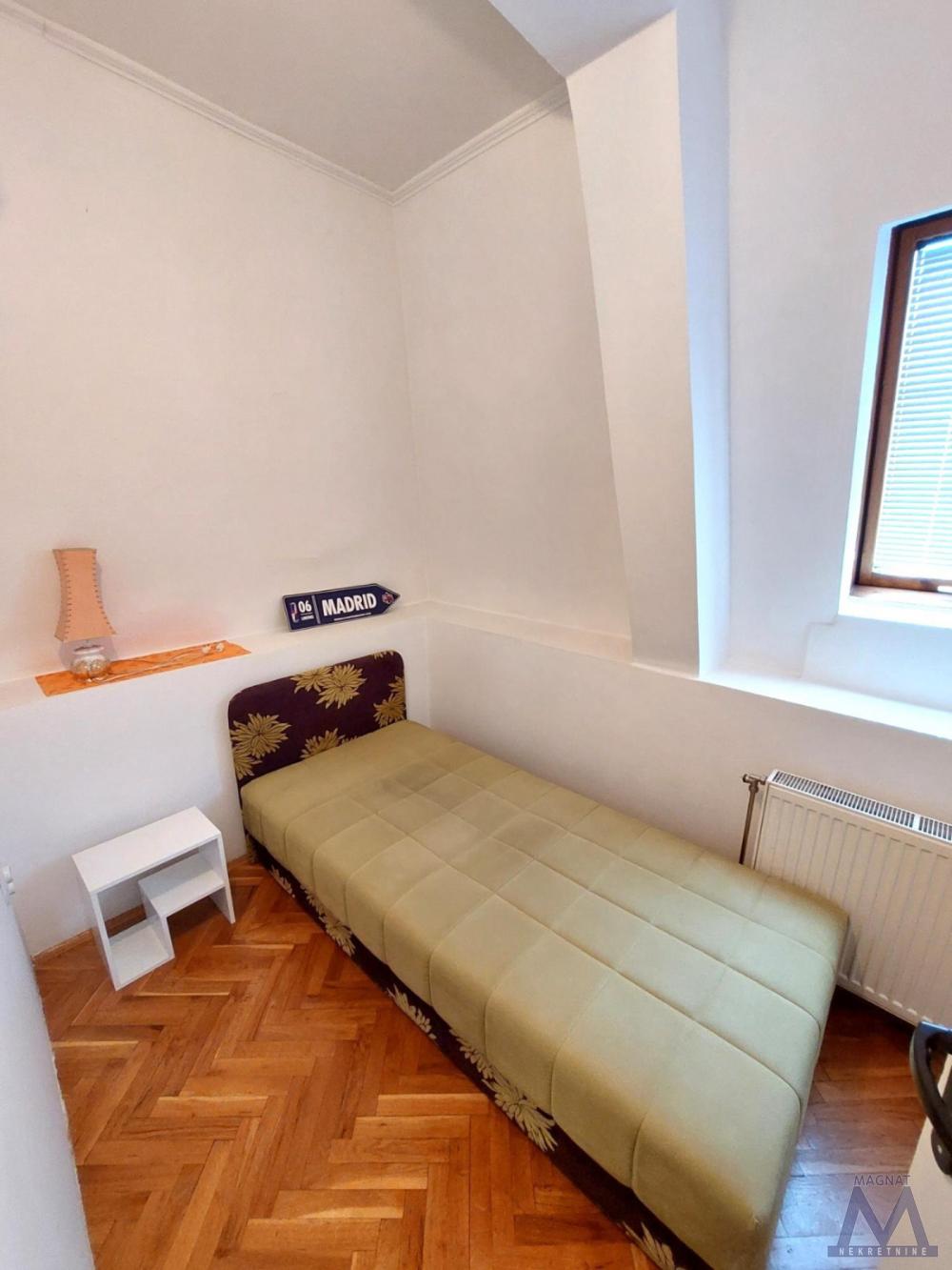 Slika 4 - Stan,NOVI SAD,BULEVAR,kv: 36, € 105000, ID: 1019392