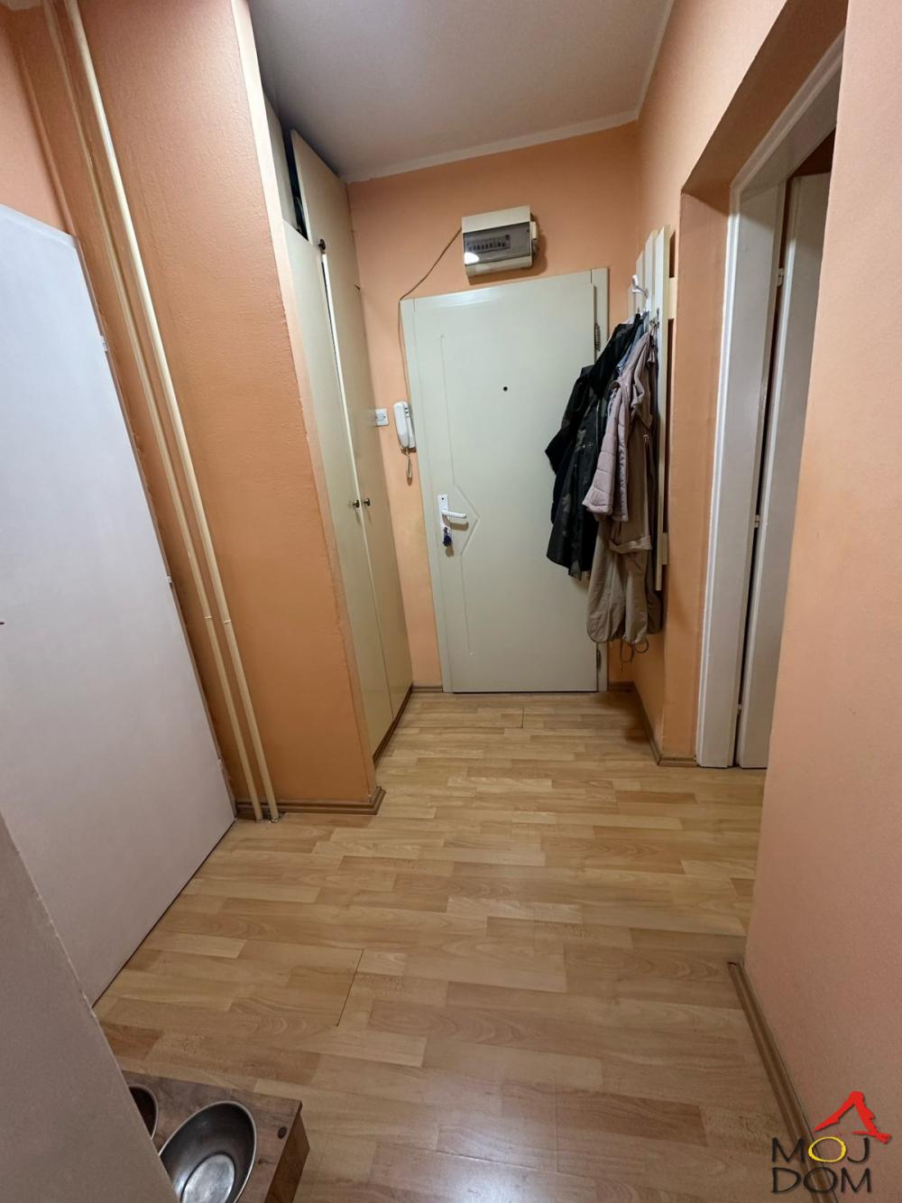 Slika 7 - Stan,NOVI SAD,KEJ,kv: 42, € 141000, ID: 1032376