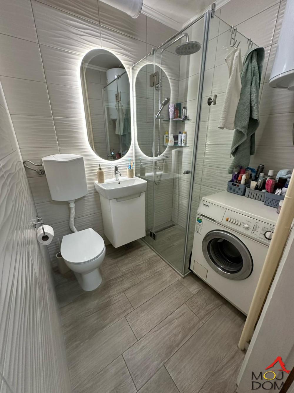 Slika 6 - Stan,NOVI SAD,KEJ,kv: 42, € 141000, ID: 1032376