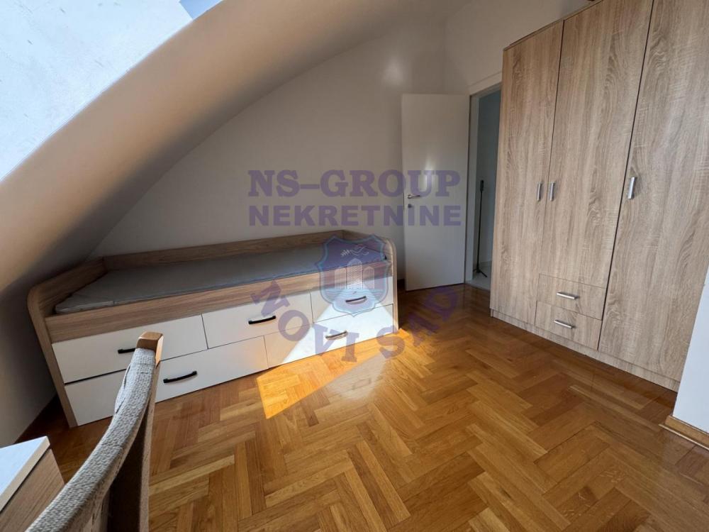 Slika 4 - Troiposoban, Novi Sad centar Novi Sad, sa terasom, ima lift