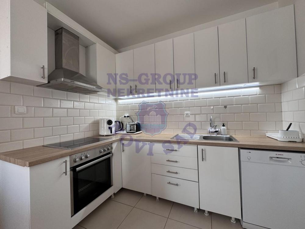 Slika 1 - Troiposoban, Novi Sad centar Novi Sad, sa terasom, ima lift