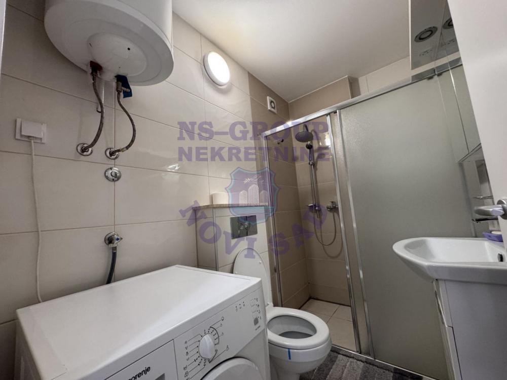 Slika 8 - Troiposoban, Novi Sad centar Novi Sad, sa terasom, ima lift