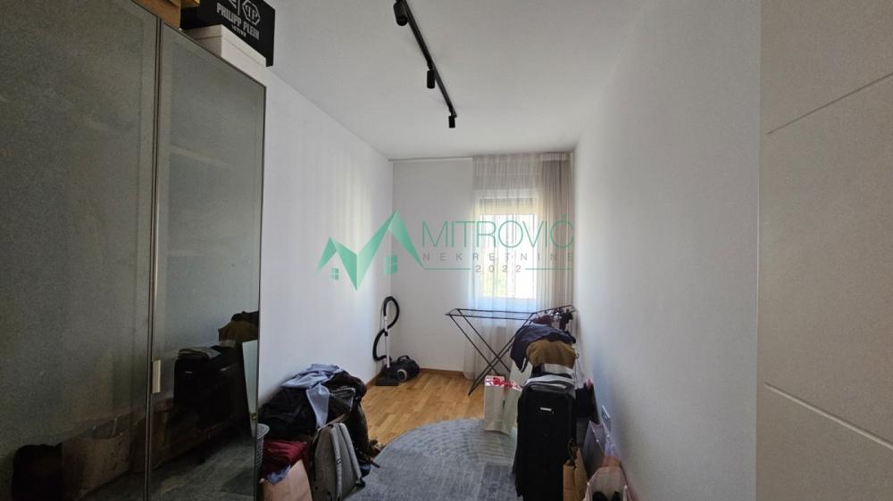 Slika 7 - Potpuno sređen, useljiv stan na Podbari – 81m² 
