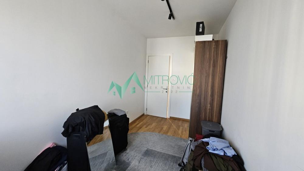 Slika 8 - Potpuno sređen, useljiv stan na Podbari – 81m² 