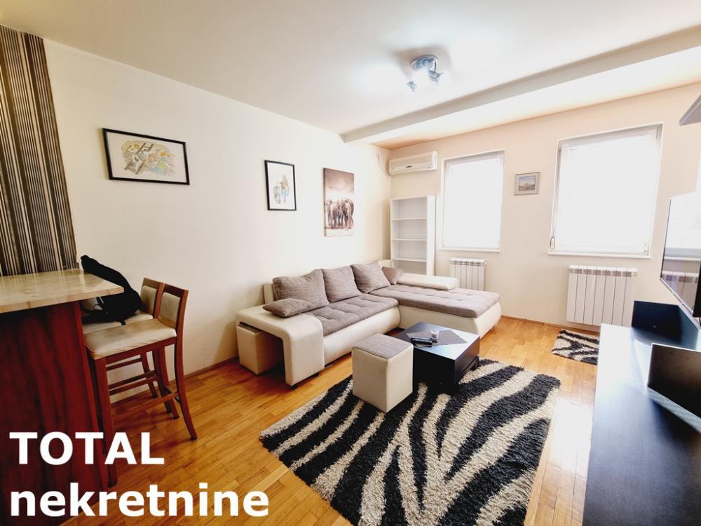 Glavna slika -Stan,NOVI SAD,BULEVAR,kv: 47.00, € 156000, ID: 1100106