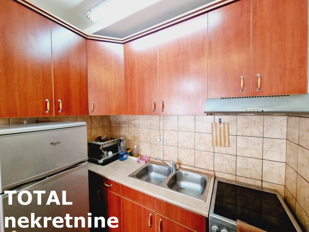 Slika 9 - Stan,NOVI SAD,BULEVAR,kv: 47.00, € 156000, ID: 1100106