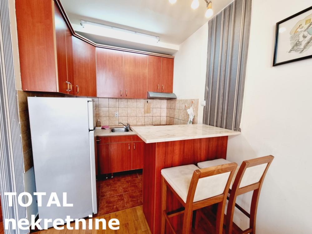Slika 8 - Stan,NOVI SAD,BULEVAR,kv: 47.00, € 156000, ID: 1100106