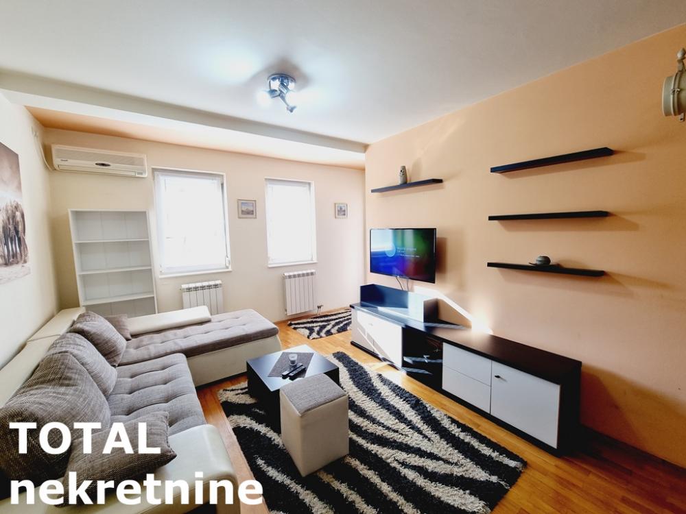 Slika 2 - Stan,NOVI SAD,BULEVAR,kv: 47.00, € 156000, ID: 1100106