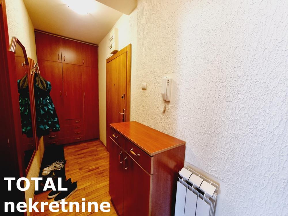 Slika 3 - Stan,NOVI SAD,BULEVAR,kv: 47.00, € 156000, ID: 1100106