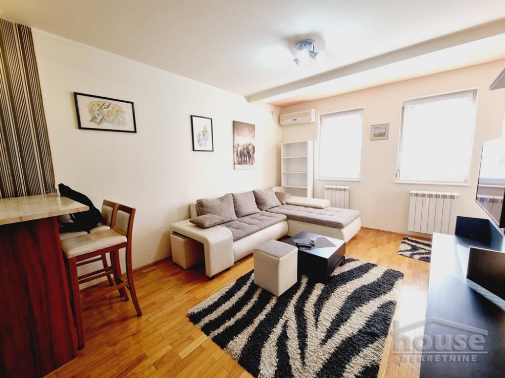Slika 2 - Stan,NOVI SAD,BULEVAR,kv: 47.00, € 156000, ID: 1063258