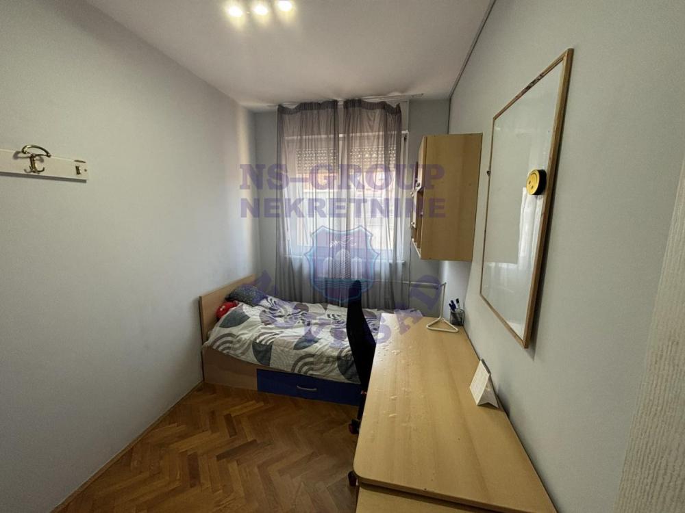 Slika 4 - Odličan četvorosoban stan na Grbavici sa garažom