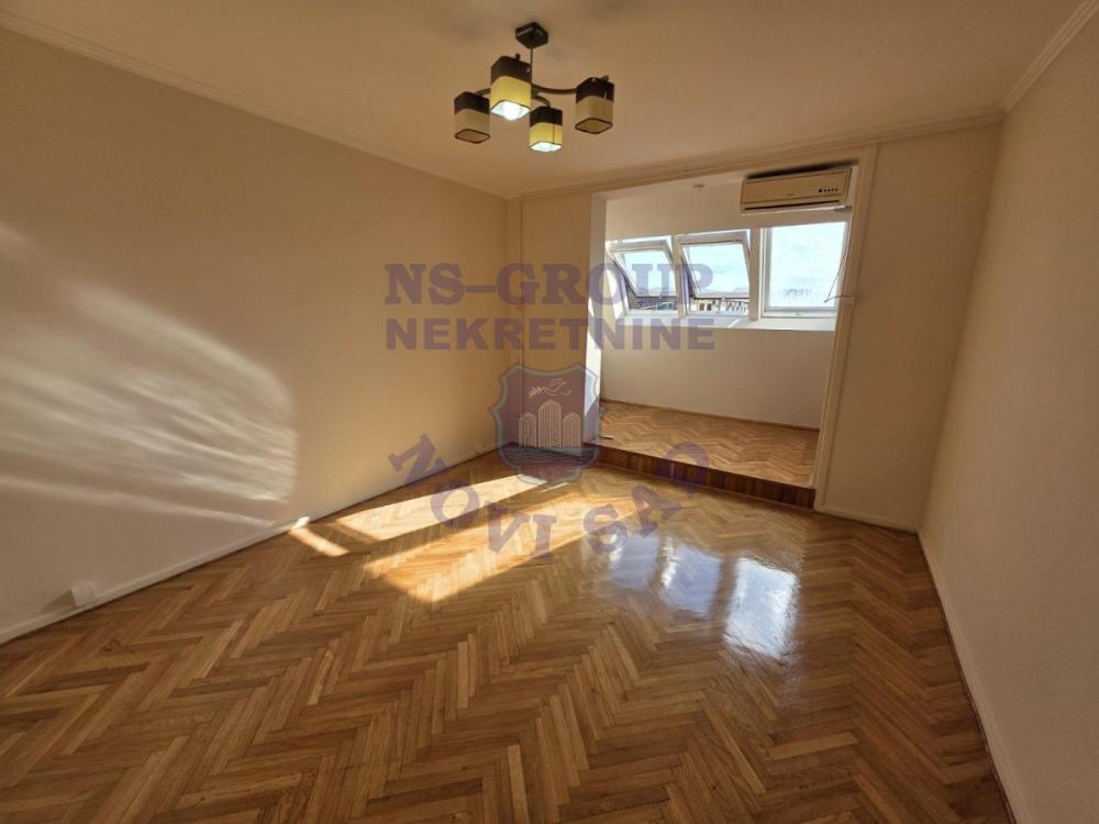 Slika 2 - 571791-Trosoban-103m2-Železnička stanica