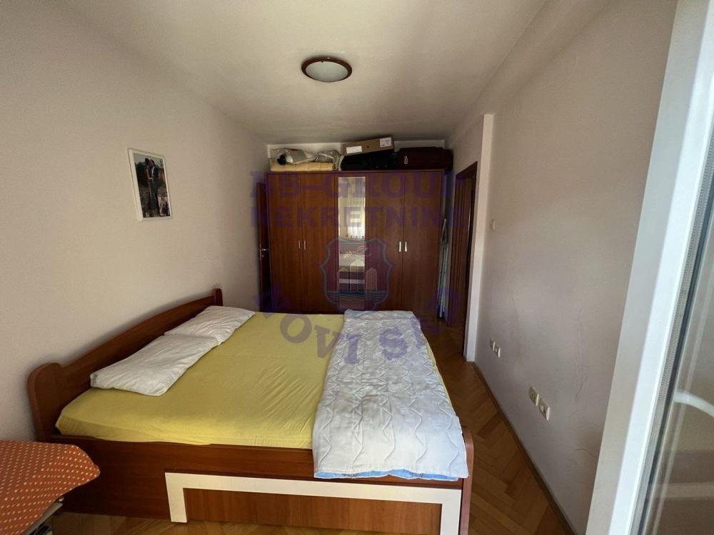 Slika 5 - Trosoban, 72m2, Salajka (Partizanska ulica) Novi Sad, sa terasom, sa parkingom