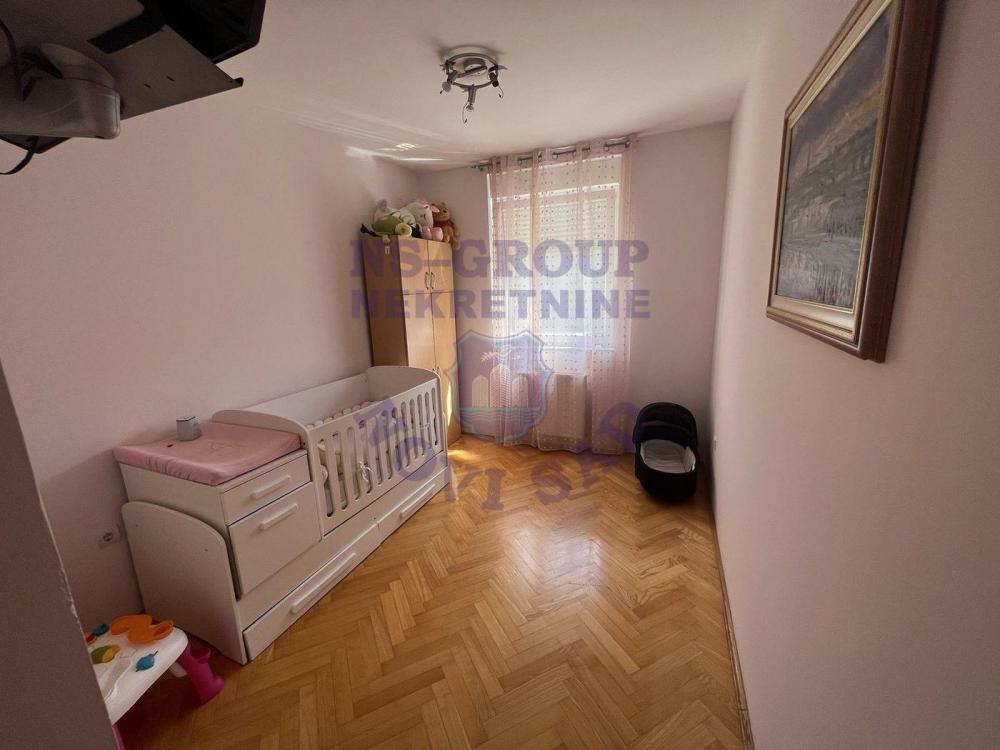 Slika 6 - Trosoban, 72m2, Salajka (Partizanska ulica) Novi Sad, sa terasom, sa parkingom