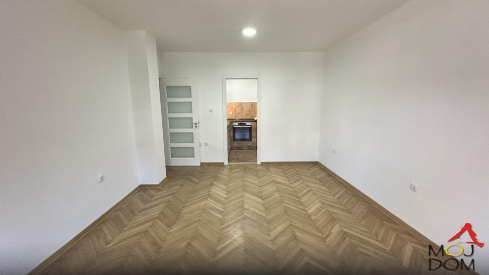 Slika 3 - Stan,NOVI SAD,SAJAM,kv: 40, € 142140, ID: 1032445