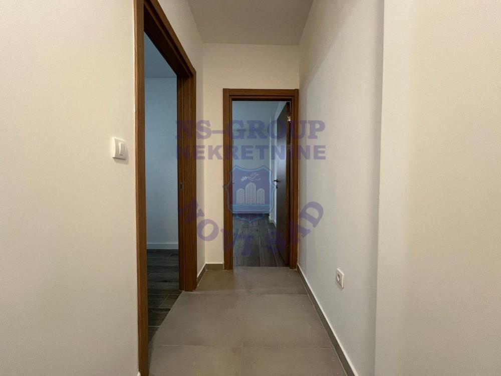 Slika 4 - Trosoban, 54m2, Telep Novi Sad, sa terasom, ima lift