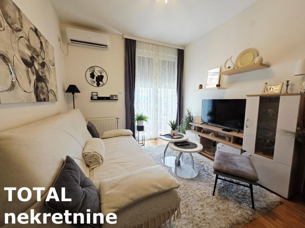 Glavna slika -Stan,NOVI SAD,BULEVAR PATRIJARHA PAVLA,kv: 45.00, € 135000, ID: 1102745