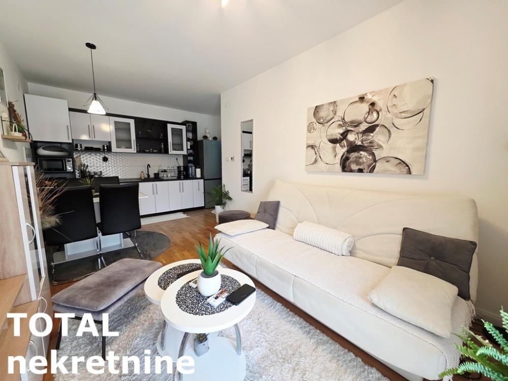 Slika 2 - Stan,NOVI SAD,BULEVAR PATRIJARHA PAVLA,kv: 45.00, € 135000, ID: 1102745