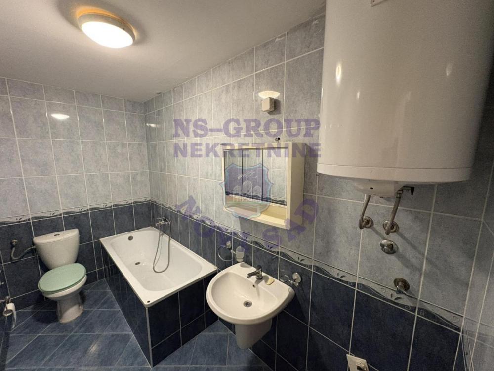 Slika 2 - Dvosoban, 47m2, Bulevar Evrope Novi Sad, sa terasom, ima lift