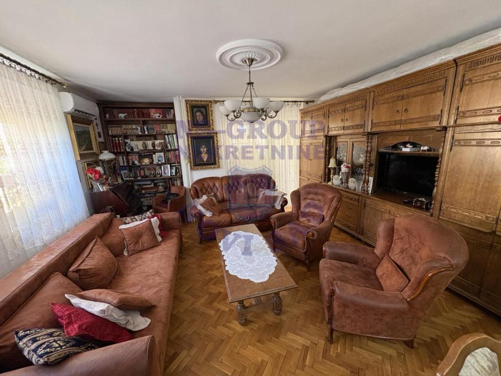 Glavna slika -Troiposoban 104m2 Podbara
