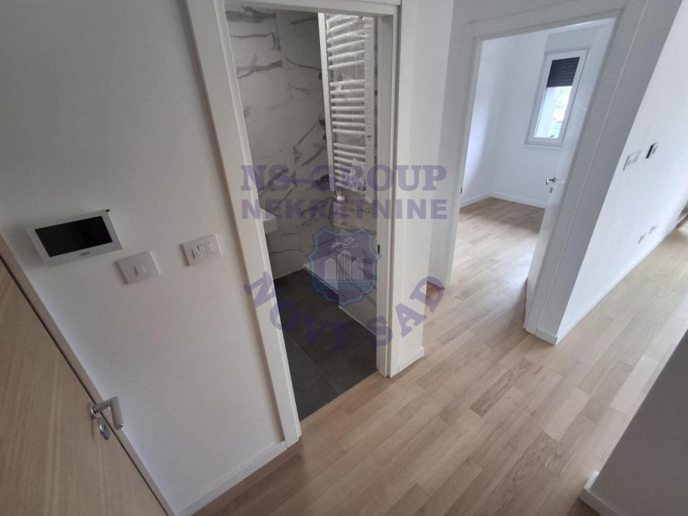 Slika 4 - Jednoiposoban, 38m2, Satelit Novi Sad, sa terasom, ima lift
