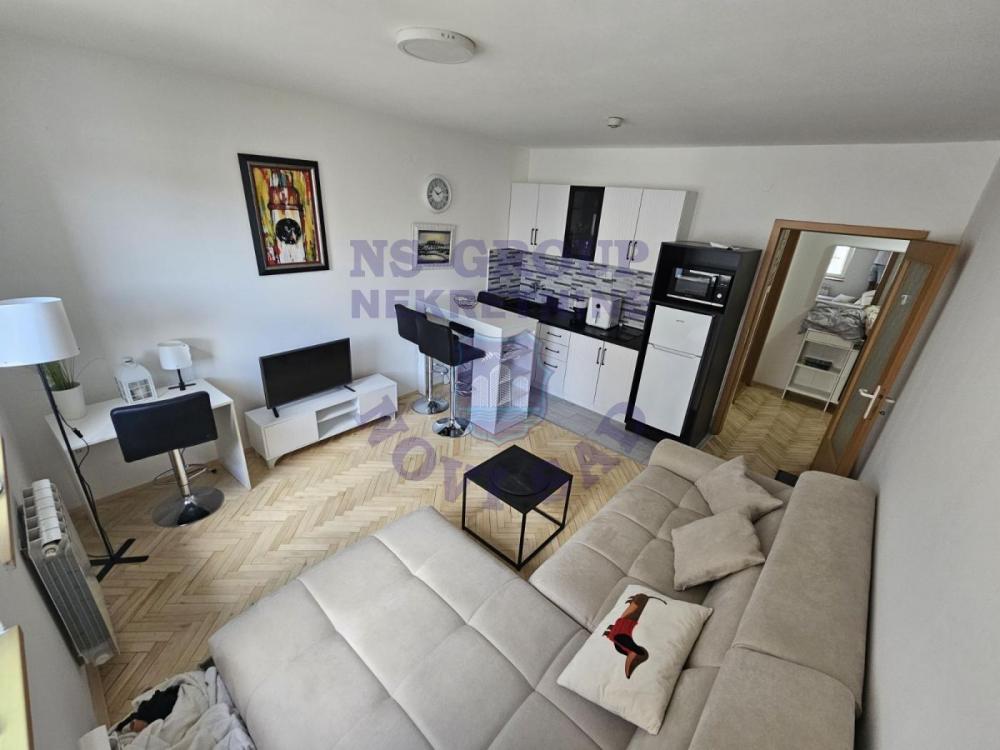Slika 2 - Prodaja stana, 27m2, Adamovićevo naselje Novi Sad, ima lift