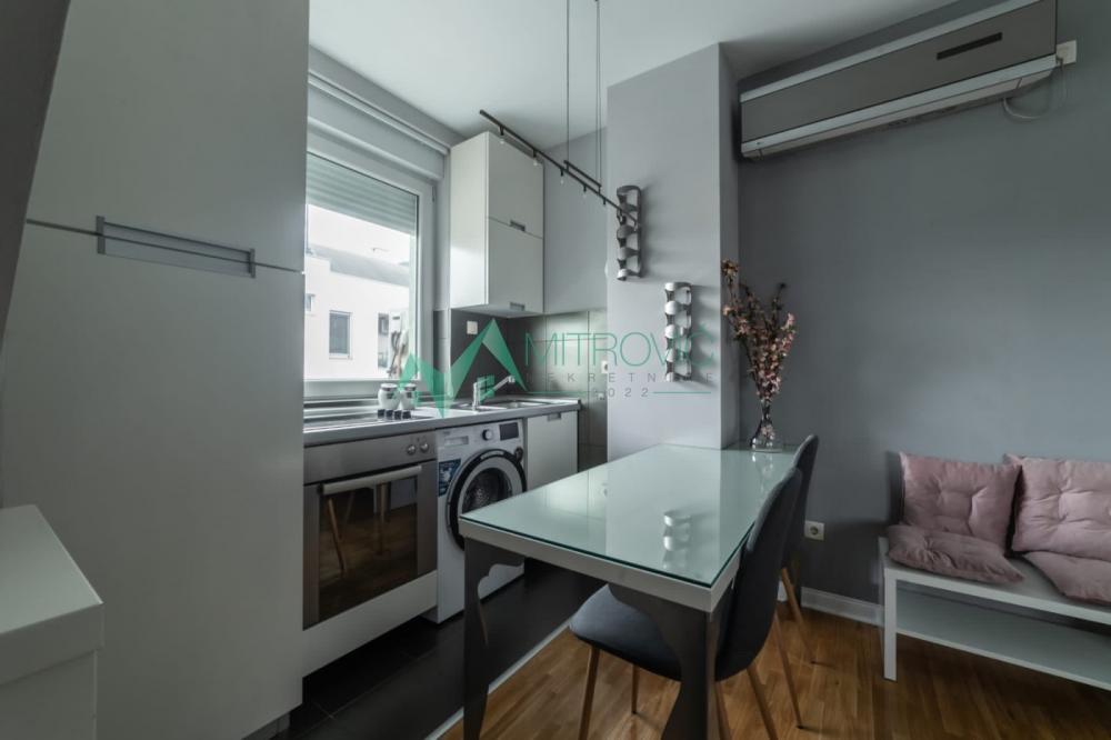 Slika 2 - Na prodaju kompletno namešten dvosoban stan u centru – 49 m² (Šifra: 1004460) 