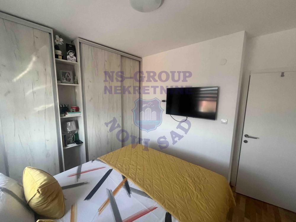 Slika 1 - Dvoiposoban, 53m2, Bulevar patrijarha Pavla (Somborski bulevar) Novi Sad, sa terasom, ima lift