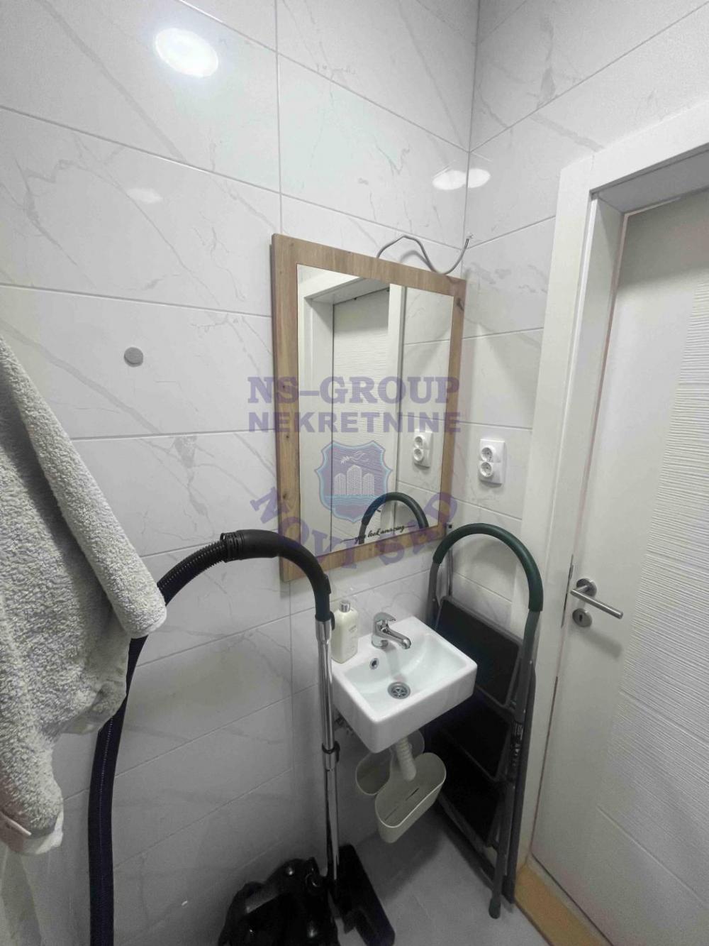 Slika 4 - Dvoiposoban, 53m2, Bulevar patrijarha Pavla (Somborski bulevar) Novi Sad, sa terasom, ima lift