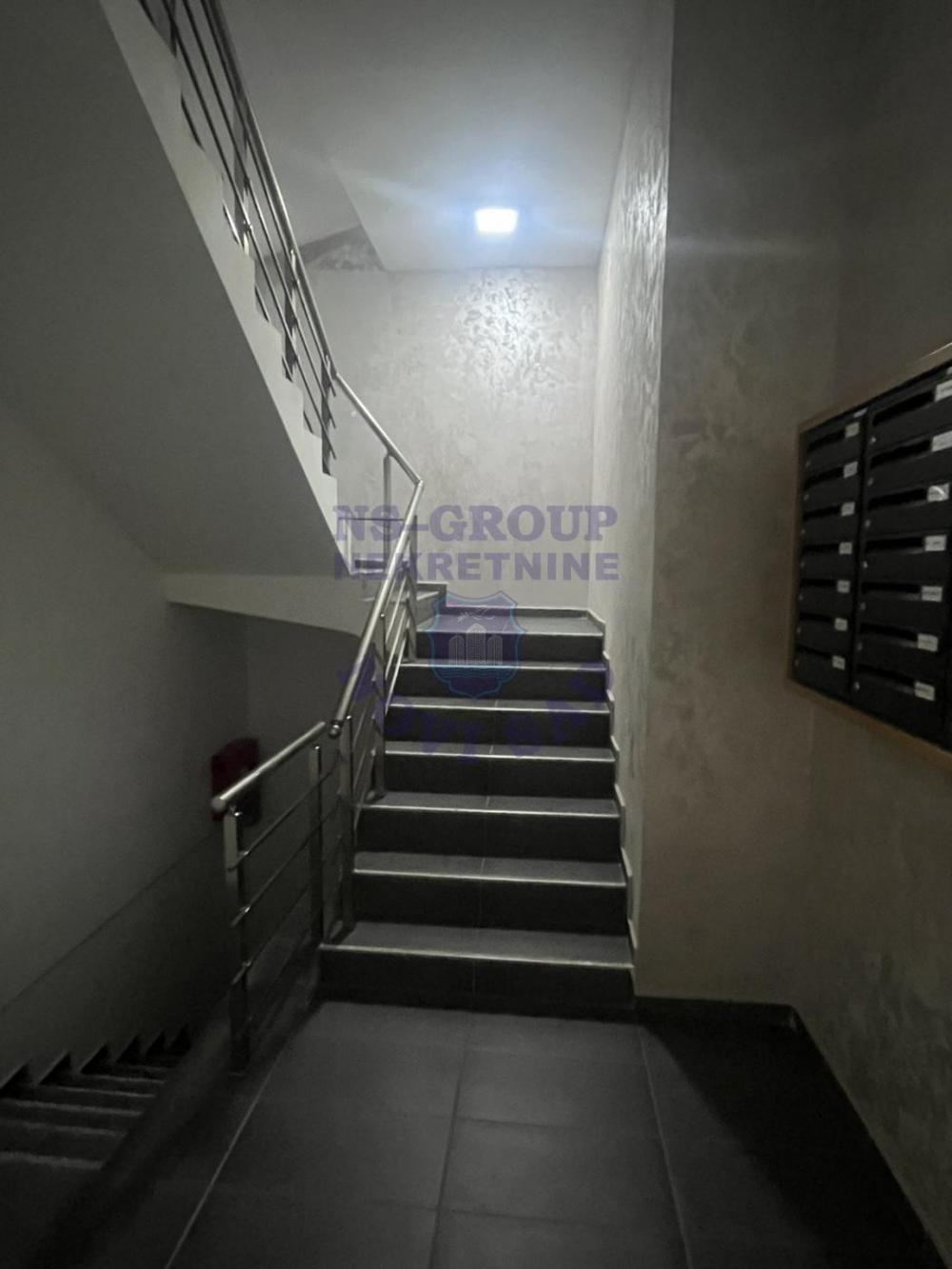 Slika 8 - Dvoiposoban, 53m2, Bulevar patrijarha Pavla (Somborski bulevar) Novi Sad, sa terasom, ima lift